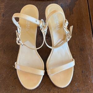 Michael Kors High Heel Sandal w/ straps and buckle close Tan women’s Size 8